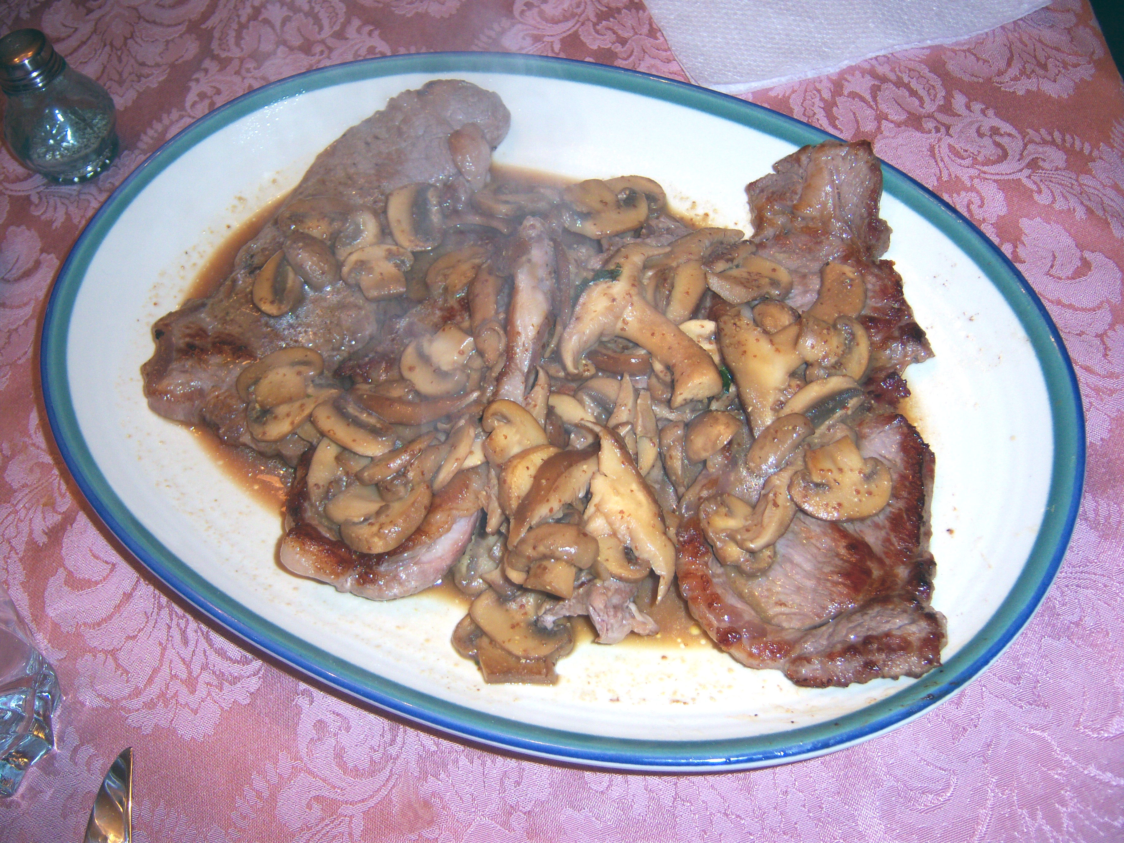 Steak and mushrooms